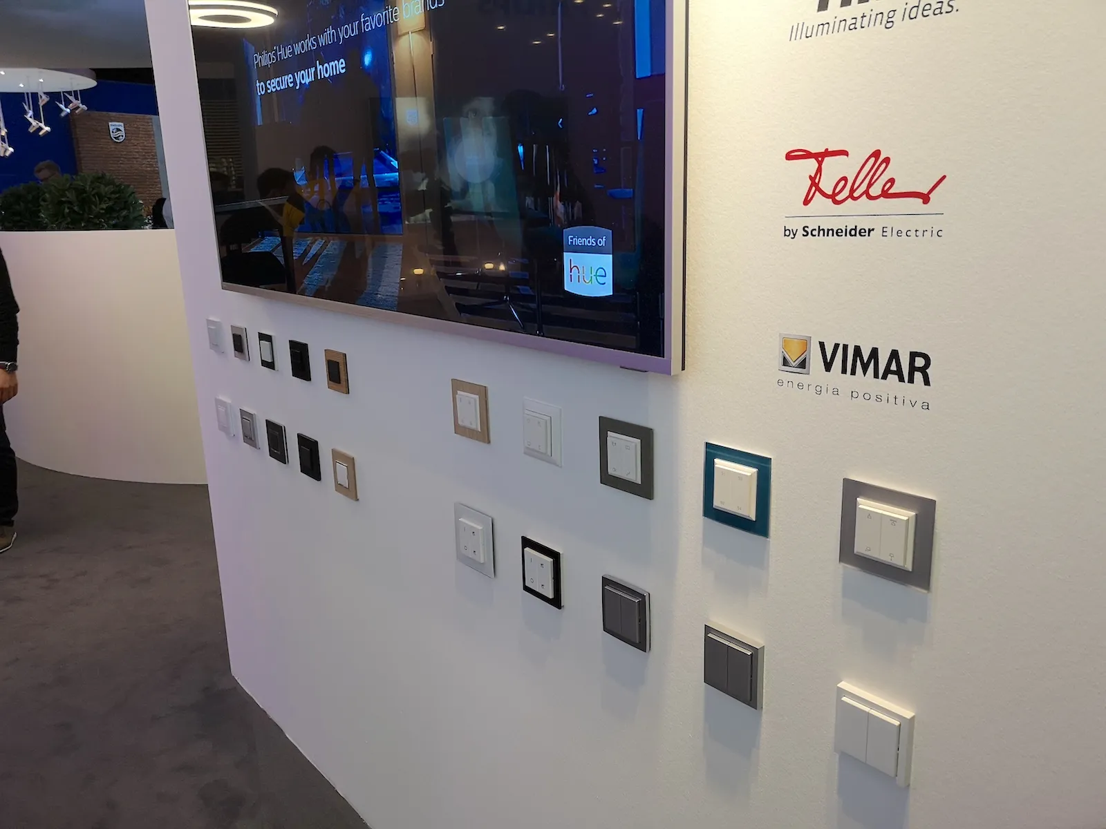 Philips Hue: in arrivo nuovi interruttori e supporto scorciatoie Siri