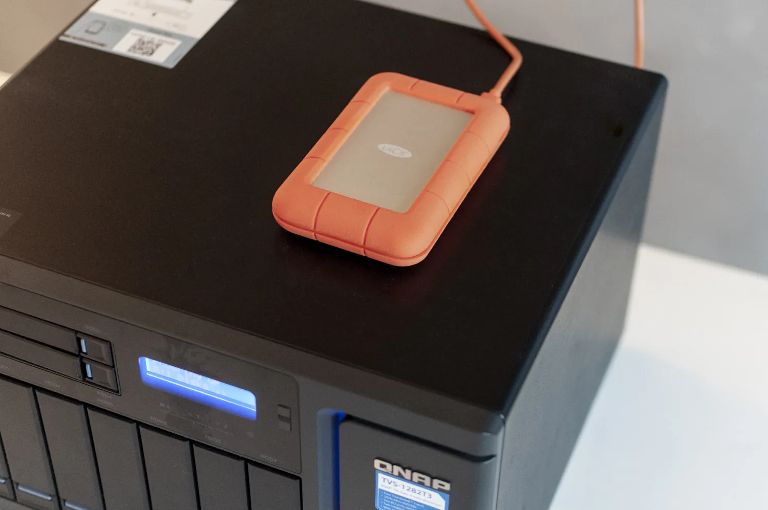 Recensione QNAP TVS-1282T3, il Mac dei NAS per ufficio Recensione QNAP TVS-1282T3, il Mac dei NAS per ufficio