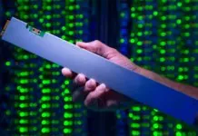 Il righello di Intel è un concentrato di SSD con capacità da 32 terabyte Il righello di Intel è un concentrato di SSD con capacità da 32 terabyte