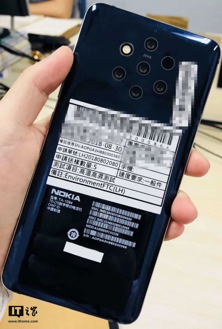 Smartphone Nokia con 5 camere, ecco la prima immagine Smartphone Nokia con 5 camere, ecco la prima immagine