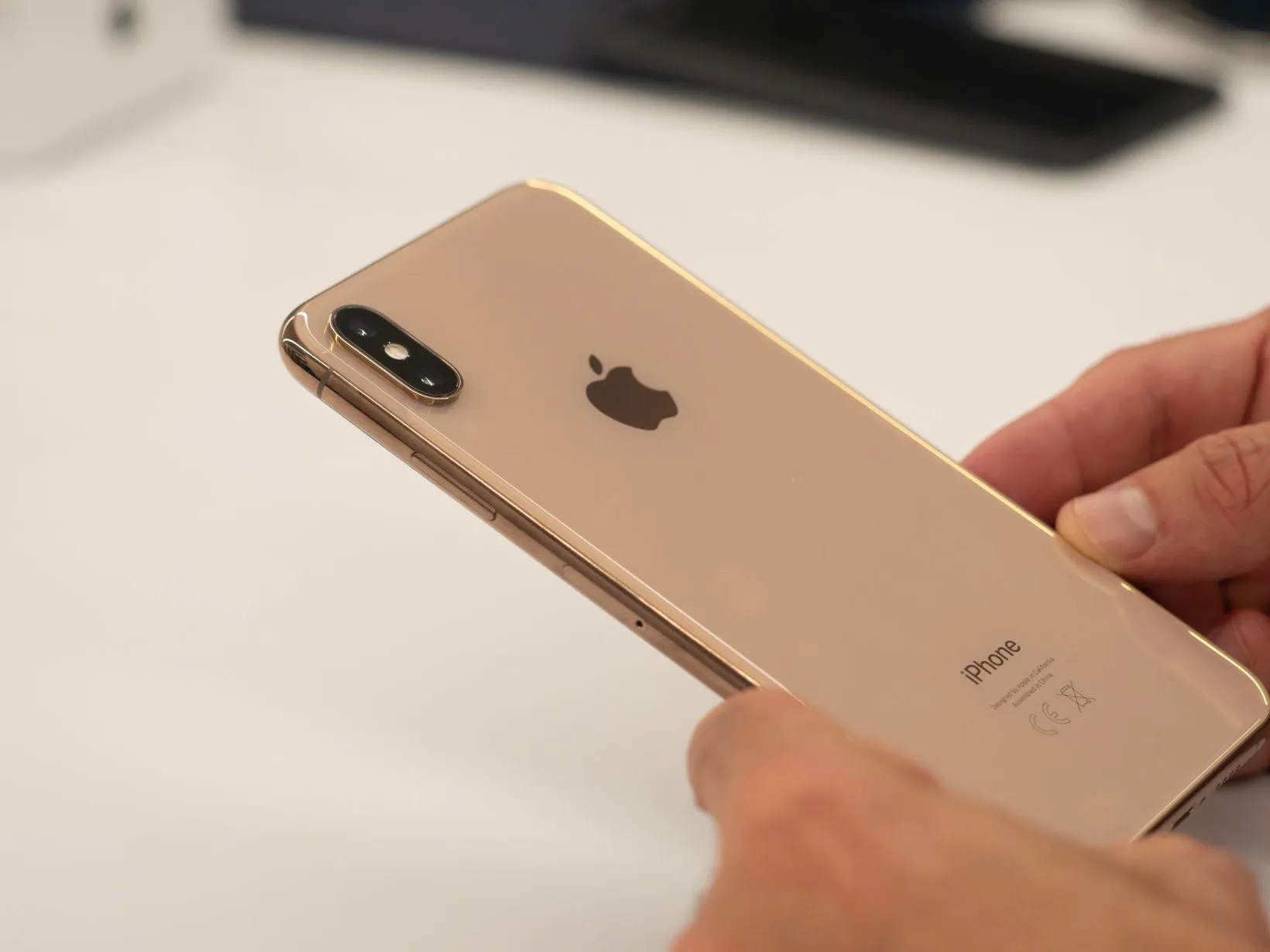 Recensione iPhone XS Max Recensione iPhone XS Max - il dorso di iPhone XS Max
