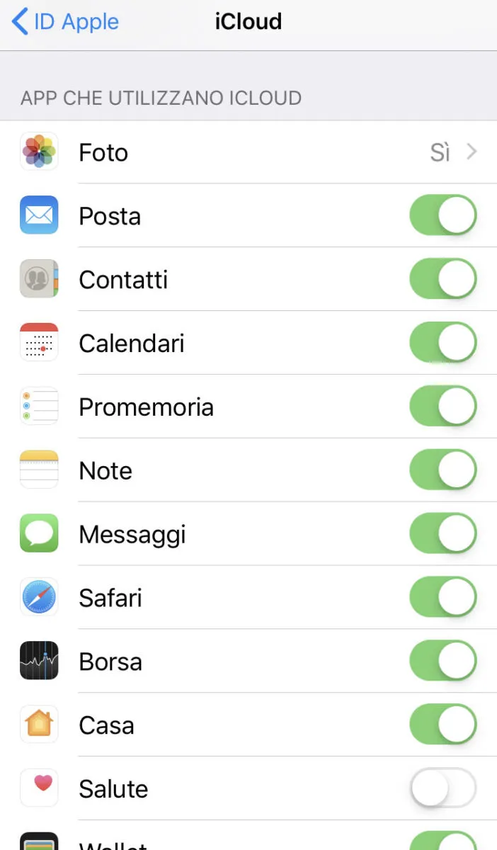 Selezionare i servizi e le app da associare ad iCloud