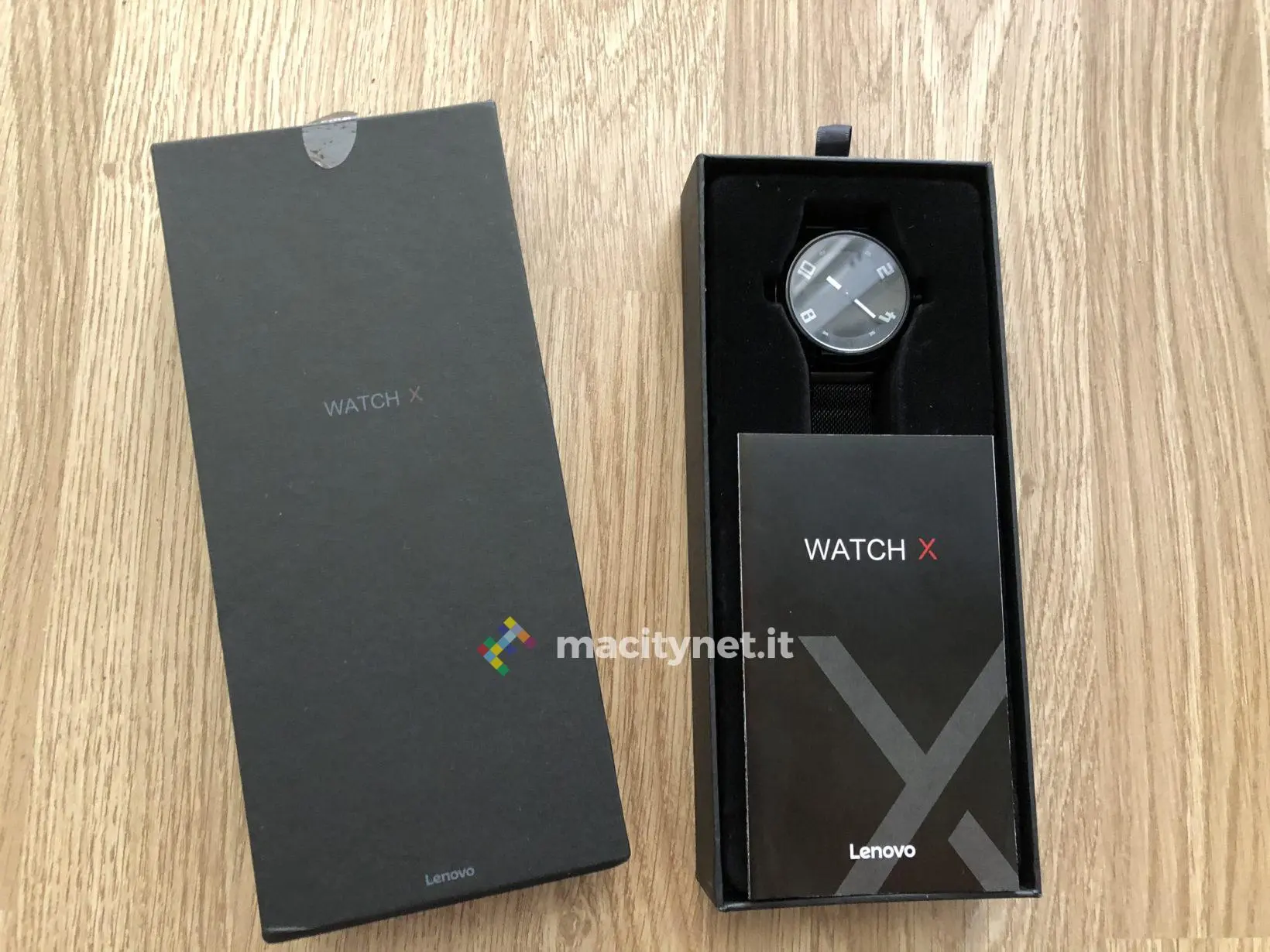 Lenovo Watch X, l’orologio ibrido e impermeabile a portata di tutti