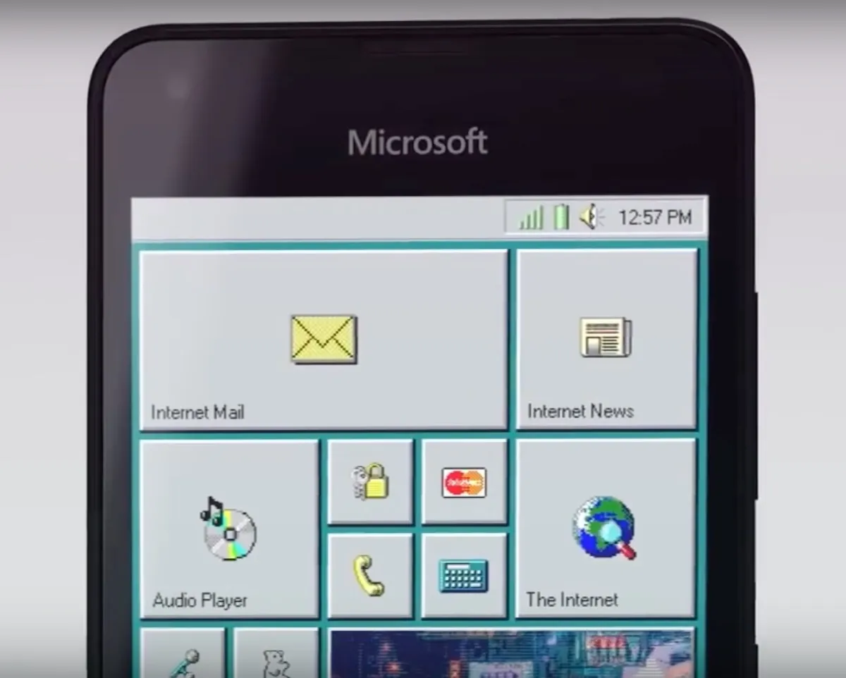 Windows 95 Mobile, come sarebbe la vita con uno smartphone Windows e Clippy Windows 95 Mobile, come sarebbe la vita con uno smartphone Windows e Clippy
