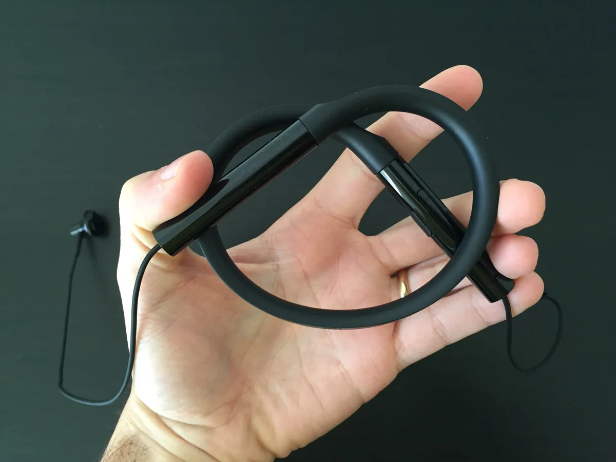 Recensione Xiaomi Mi Neckband, le cuffie che sembrano EarPods, ma con collana Recensione Xiaomi Mi Neckband, le cuffie che sembrano EarPods, ma con collana