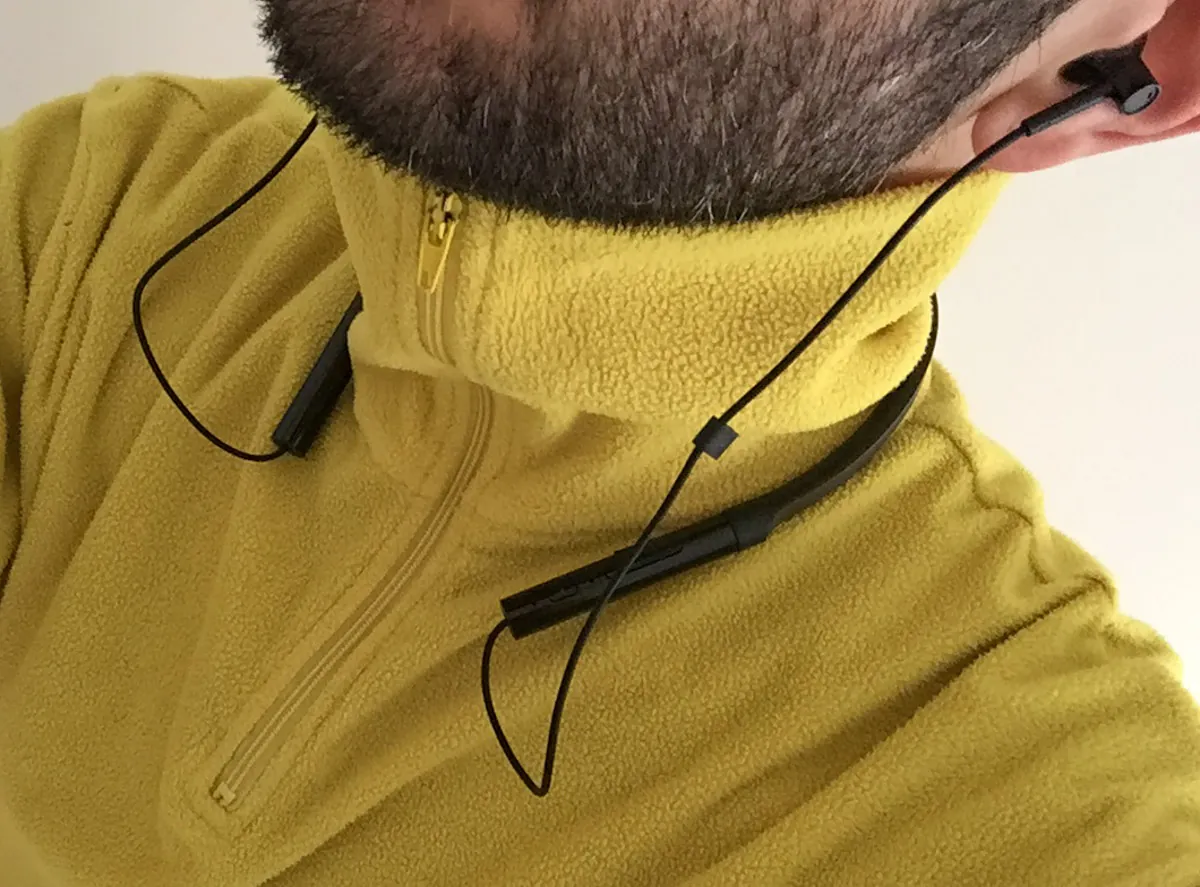 Recensione Xiaomi Mi Neckband, le cuffie che sembrano EarPods, ma con collana Recensione Xiaomi Mi Neckband, le cuffie che sembrano EarPods, ma con collana