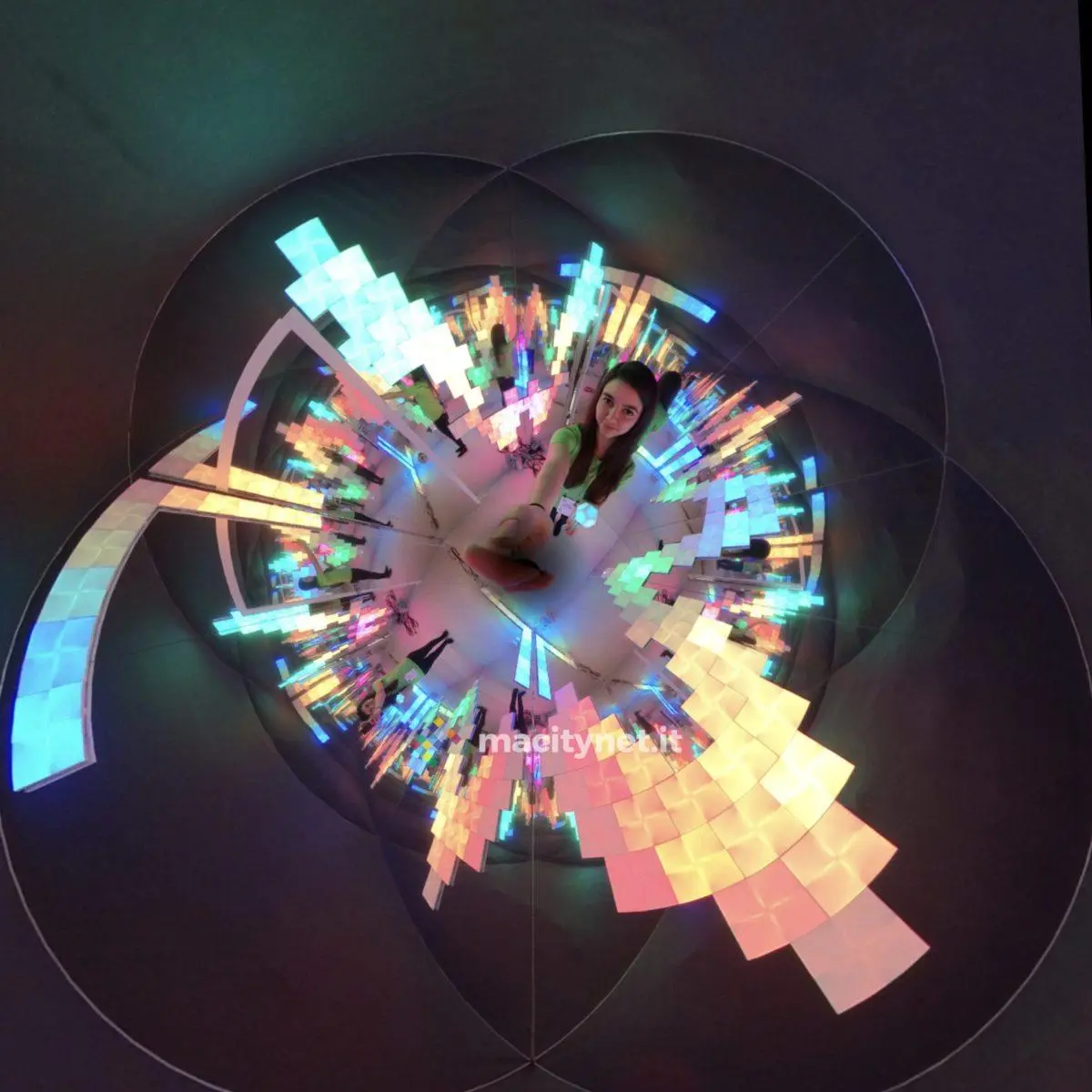 Nanoleaf Canvas, i pannelli luminosi con tecnologia touchscreen al CES 2019 Nanoleaf Canvas, i pannelli luminosi con tecnologia touchscreen al CES 2019