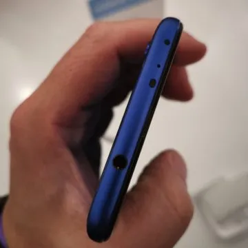 Honor View 20: unboxing, primi scatti, varianti colore e cover Moschino