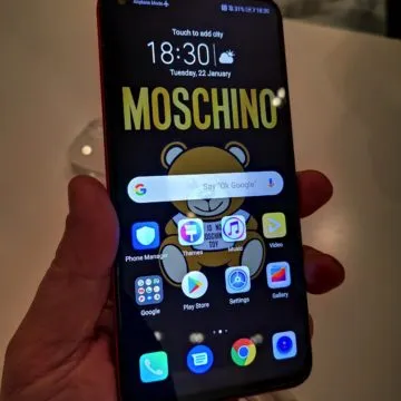 Honor View 20: unboxing, primi scatti, varianti colore e cover Moschino