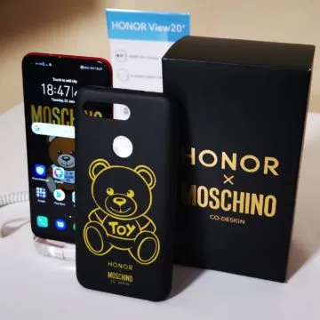 Honor View 20: unboxing, primi scatti, varianti colore e cover Moschino