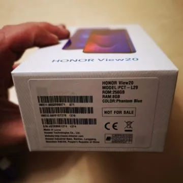 Honor View 20: unboxing, primi scatti, varianti colore e cover Moschino