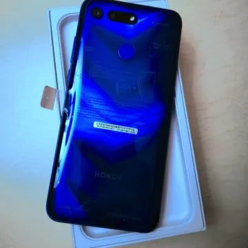 Honor View 20: unboxing, primi scatti, varianti colore e cover Moschino