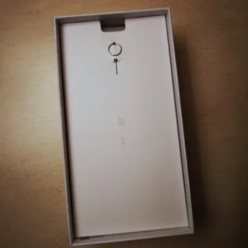 Honor View 20: unboxing, primi scatti, varianti colore e cover Moschino