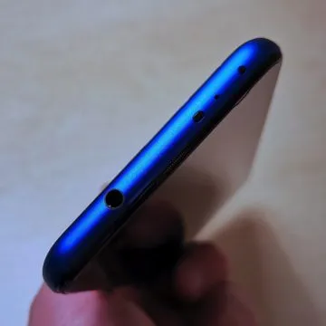 Honor View 20: unboxing, primi scatti, varianti colore e cover Moschino