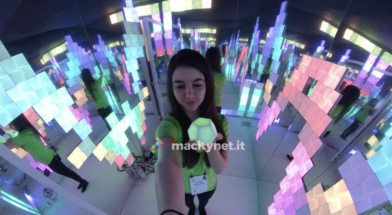 Nanoleaf Canvas, i pannelli luminosi con tecnologia touchscreen al CES 2019 Nanoleaf Canvas, i pannelli luminosi con tecnologia touchscreen al CES 2019