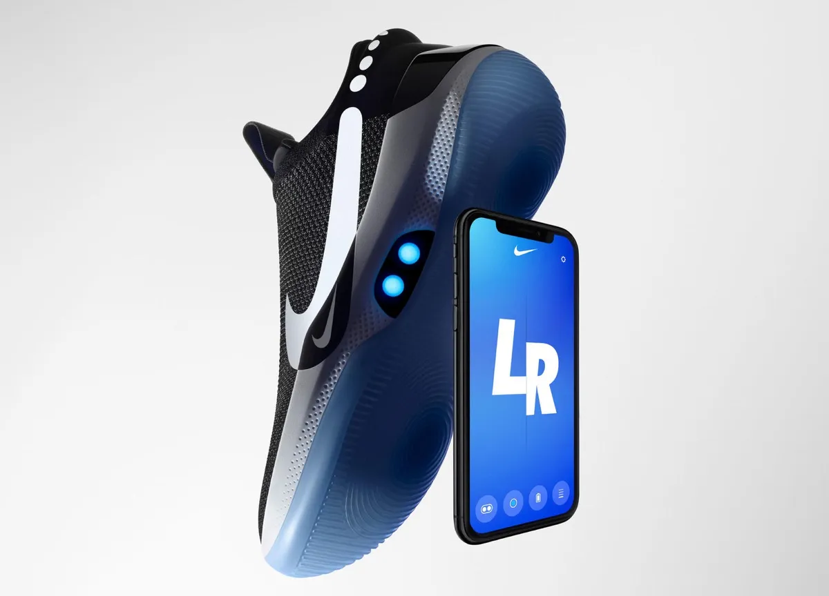 Nike Adpapt BB le scarpe che si allacciano da sole e si controllano da iPhone Nike Adpapt BB le scarpe che si allacciano da sole e si controllano da iPhone