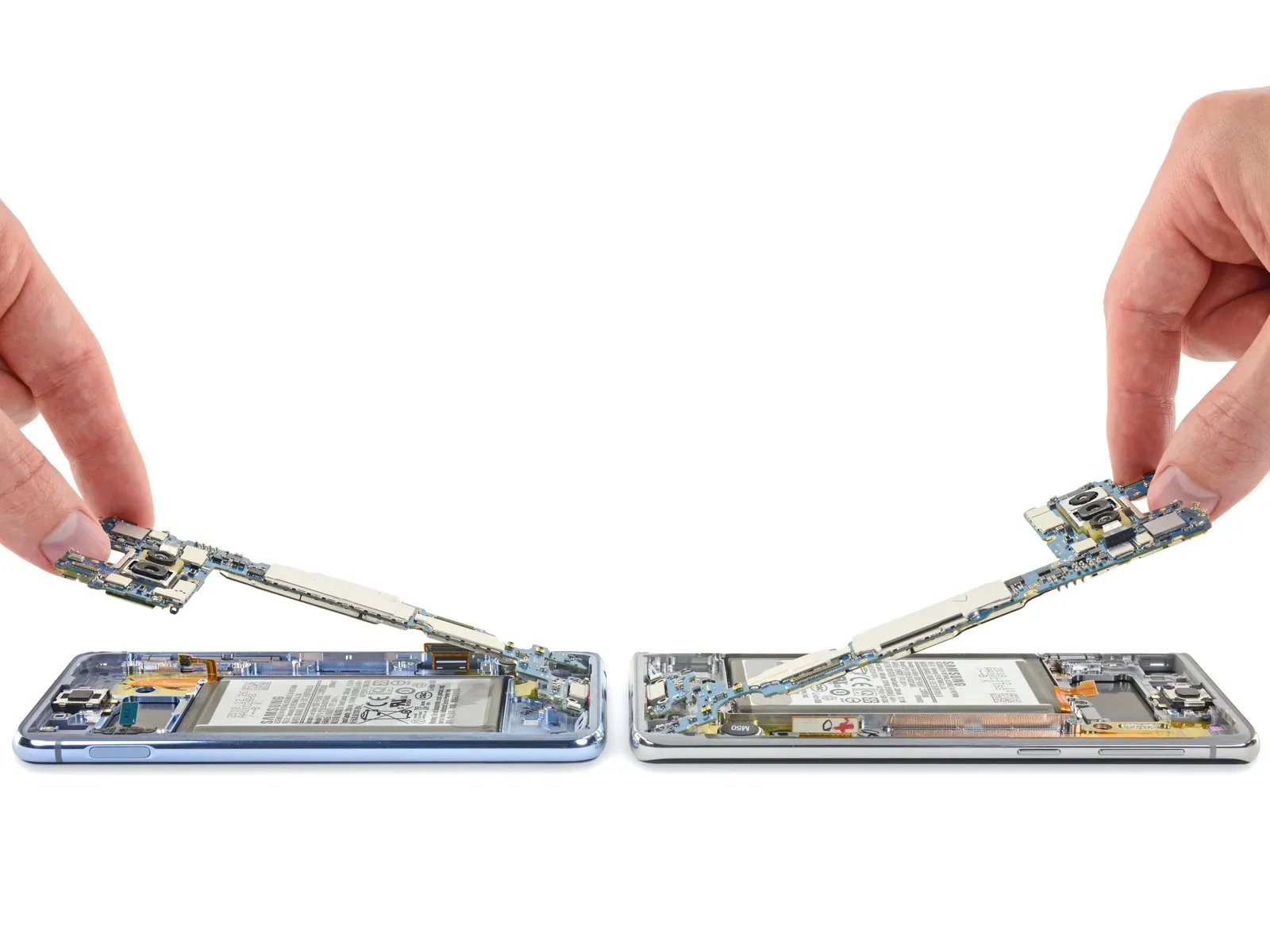 Samsung Galaxy S10 smontato: non sarà facile da riparare Samsung Galaxy S10 smontato: non sarà facile da riparare