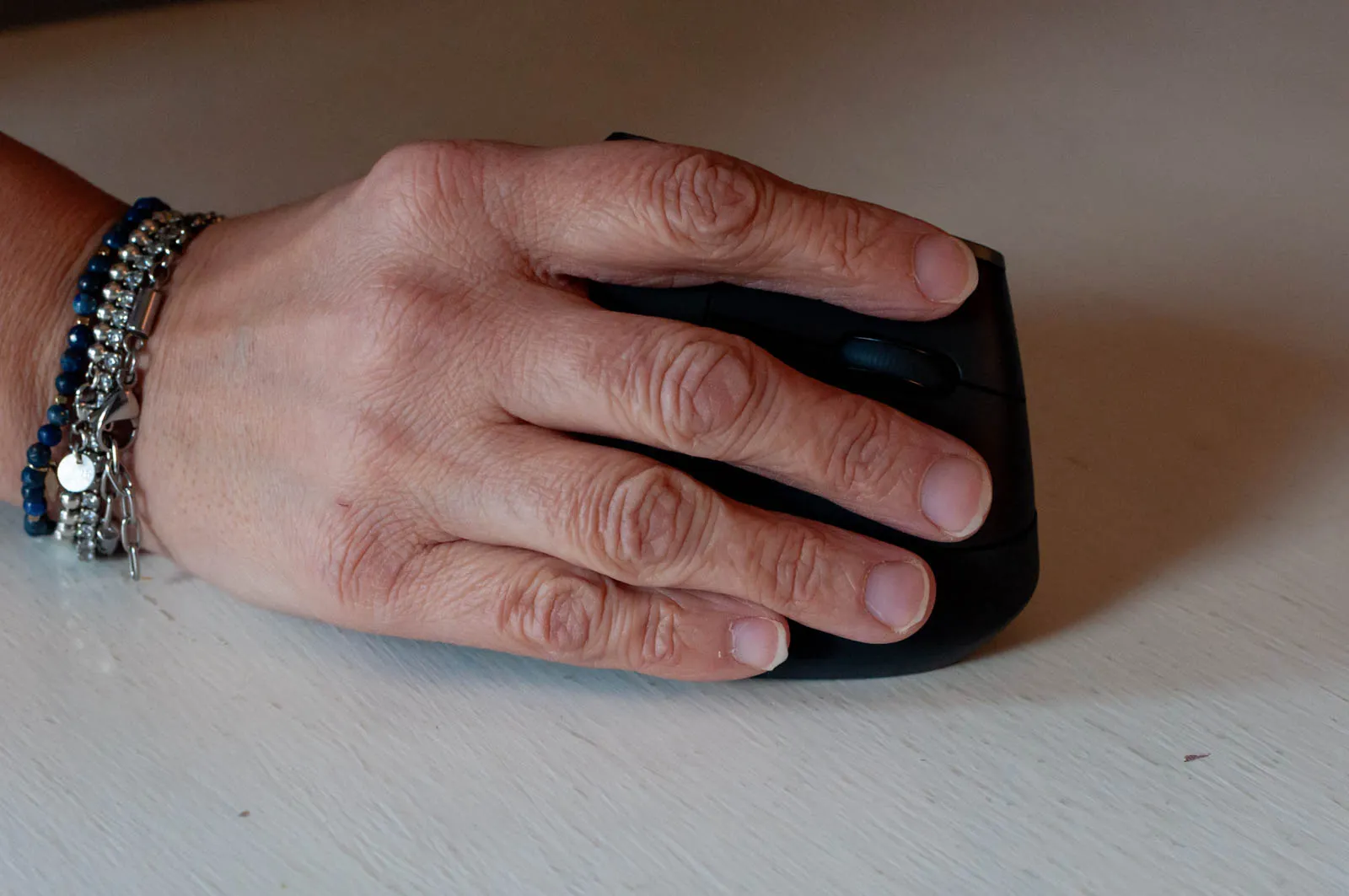 Recensione Logitech MX Vertical, il mouse salutare a cinque stelle Recensione Logitech MX Vertical, il mouse salutare a cinque stelle