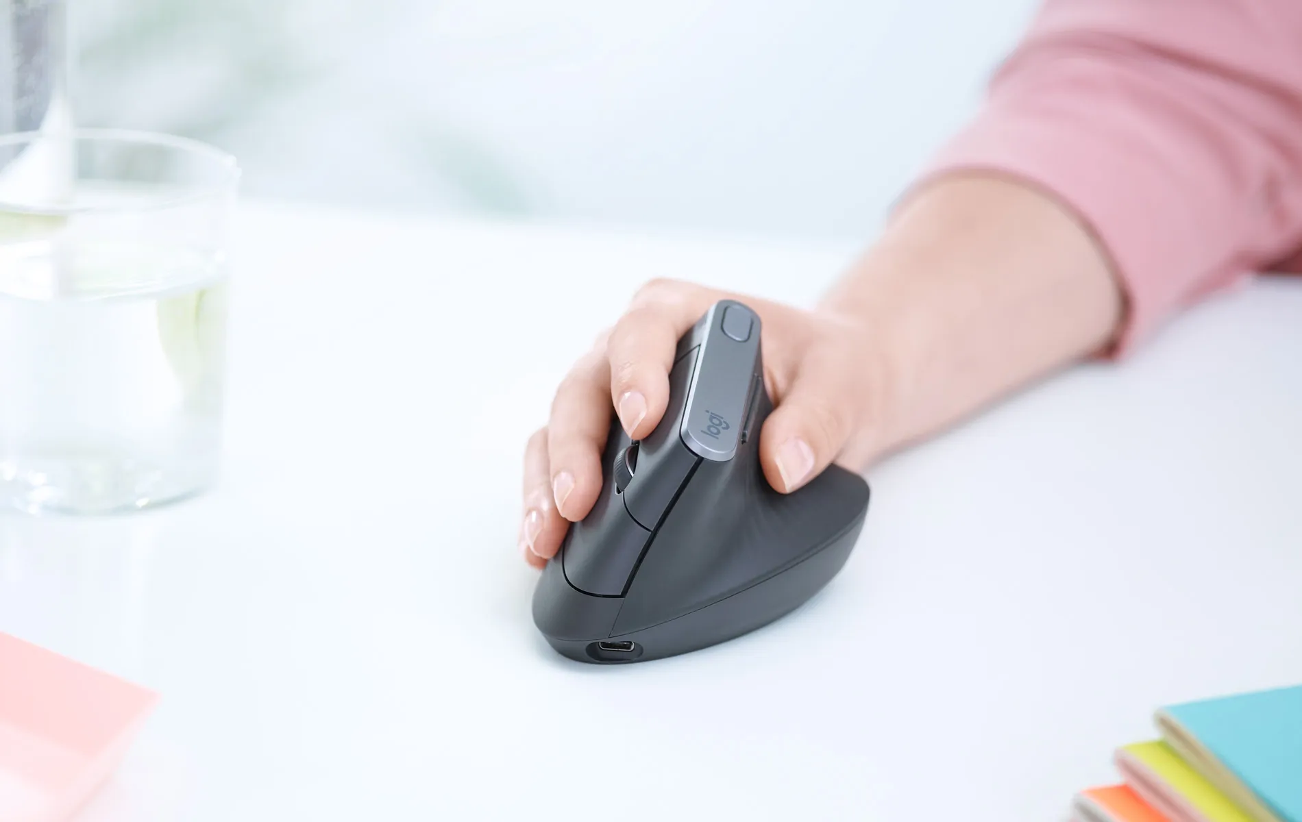 Recensione Logitech MX Vertical, il mouse salutare a cinque stelle Recensione Logitech MX Vertical, il mouse salutare a cinque stelle