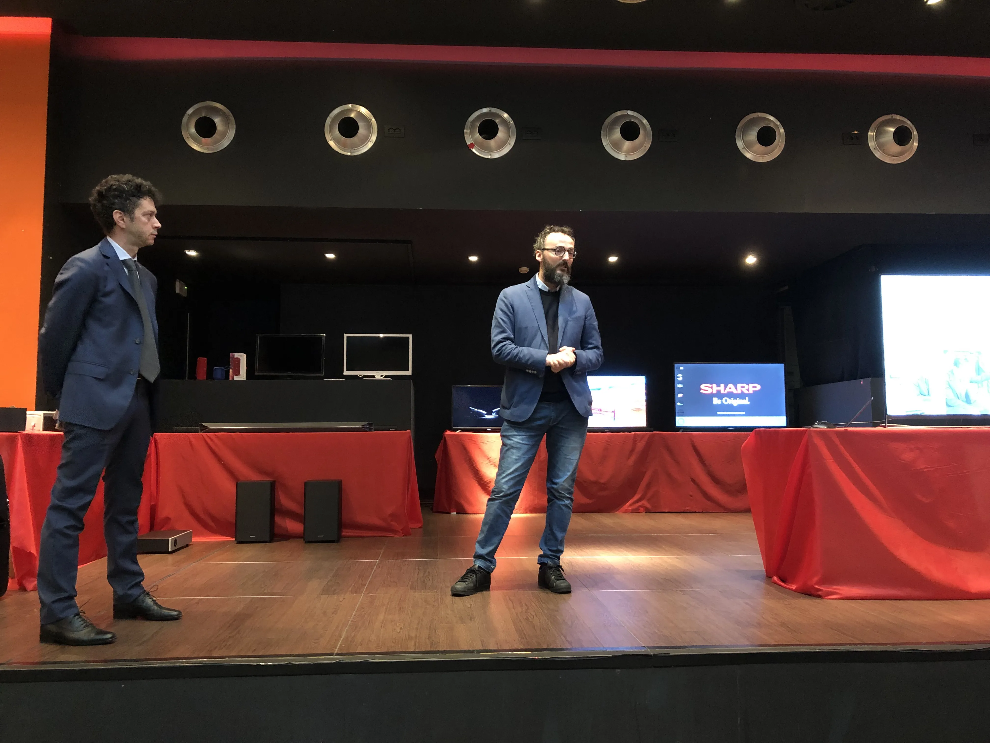 Sharp punta sul design con Pininfarina