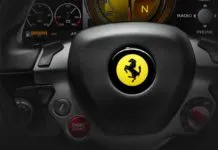 Secondo Jony Ive gli acquirenti di auto vogliono pulsanti fisici nell’abitacolo Ferrari