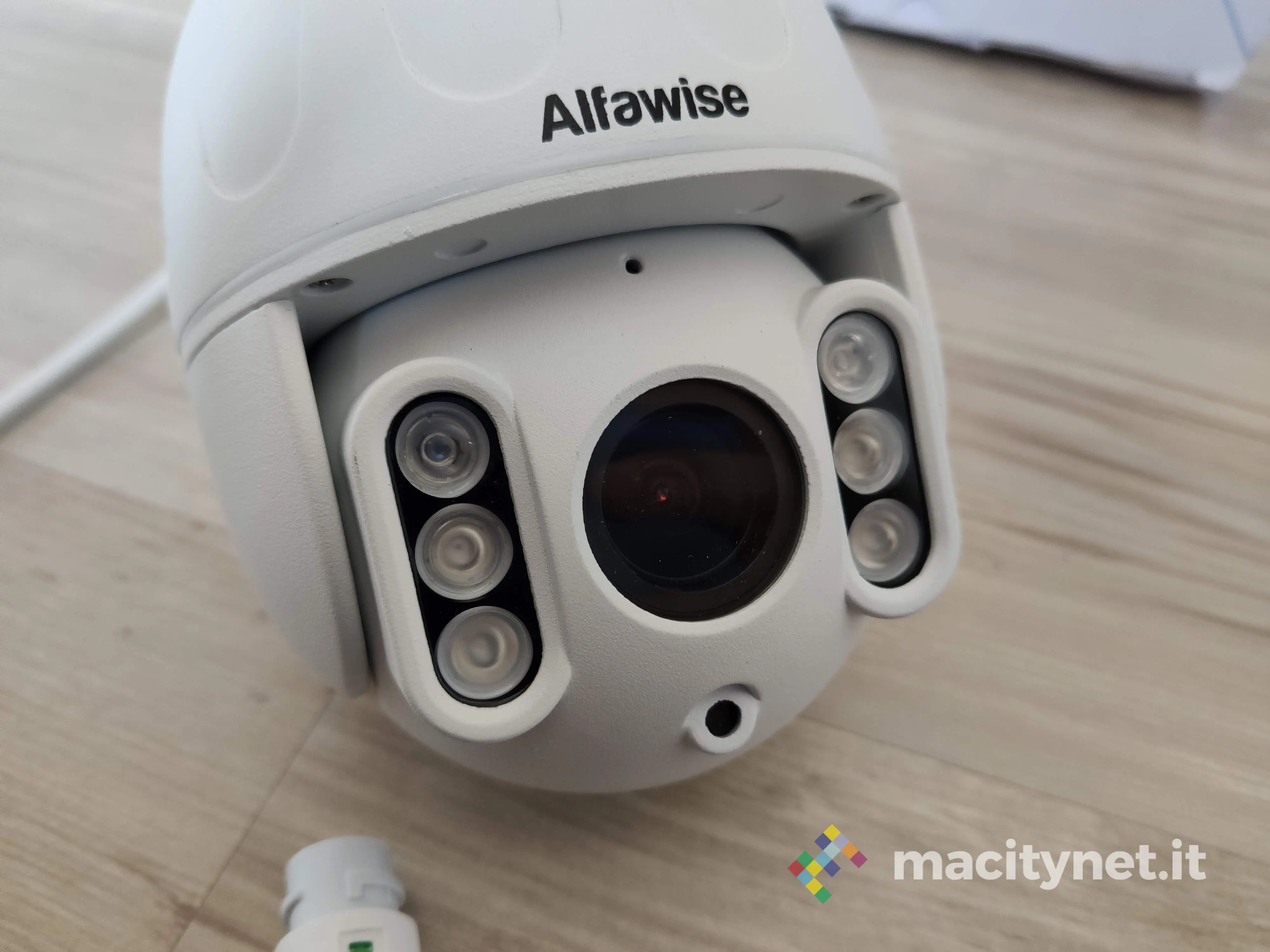 Recensione Alfawise SD07W, la videocamera di sorveglianza per esterni Recensione Alfawise SD07W, la videocamera di sorveglianza per esterni