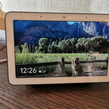 Presa di contatto e unboxing di Google Nest Hub, domotica, informazioni e video in 7″