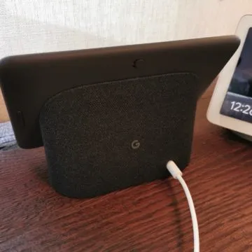 Presa di contatto e unboxing di Google Nest Hub, domotica, informazioni e video in 7″