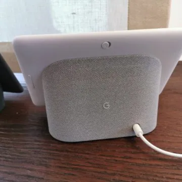 Presa di contatto e unboxing di Google Nest Hub, domotica, informazioni e video in 7″