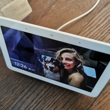 Presa di contatto e unboxing di Google Nest Hub, domotica, informazioni e video in 7″