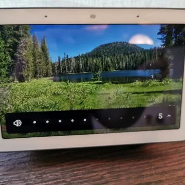 Presa di contatto e unboxing di Google Nest Hub, domotica, informazioni e video in 7″