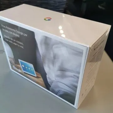 Presa di contatto e unboxing di Google Nest Hub, domotica, informazioni e video in 7″