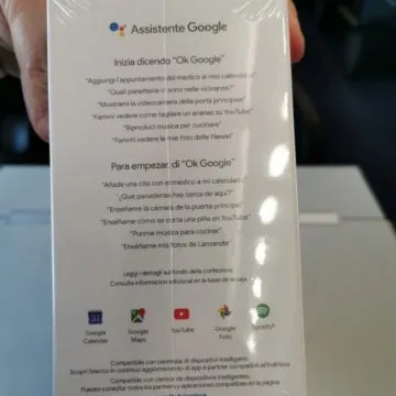 Presa di contatto e unboxing di Google Nest Hub, domotica, informazioni e video in 7″