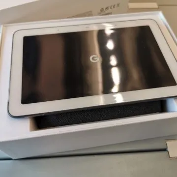 Presa di contatto e unboxing di Google Nest Hub, domotica, informazioni e video in 7″