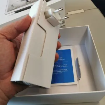 Presa di contatto e unboxing di Google Nest Hub, domotica, informazioni e video in 7″