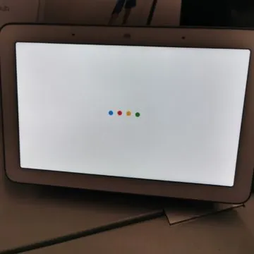 Presa di contatto e unboxing di Google Nest Hub, domotica, informazioni e video in 7″