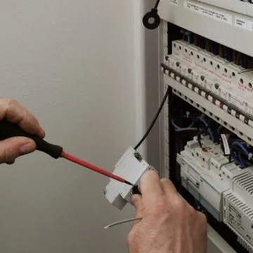 Come misurare i consumi dell’impianto con la domotica Bticino Living Now Connesso su iOS e Android e DIN FT20T60A