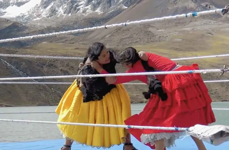 Il wrestling boliviano femminile nel nuovo spot dedicato all’iPhone