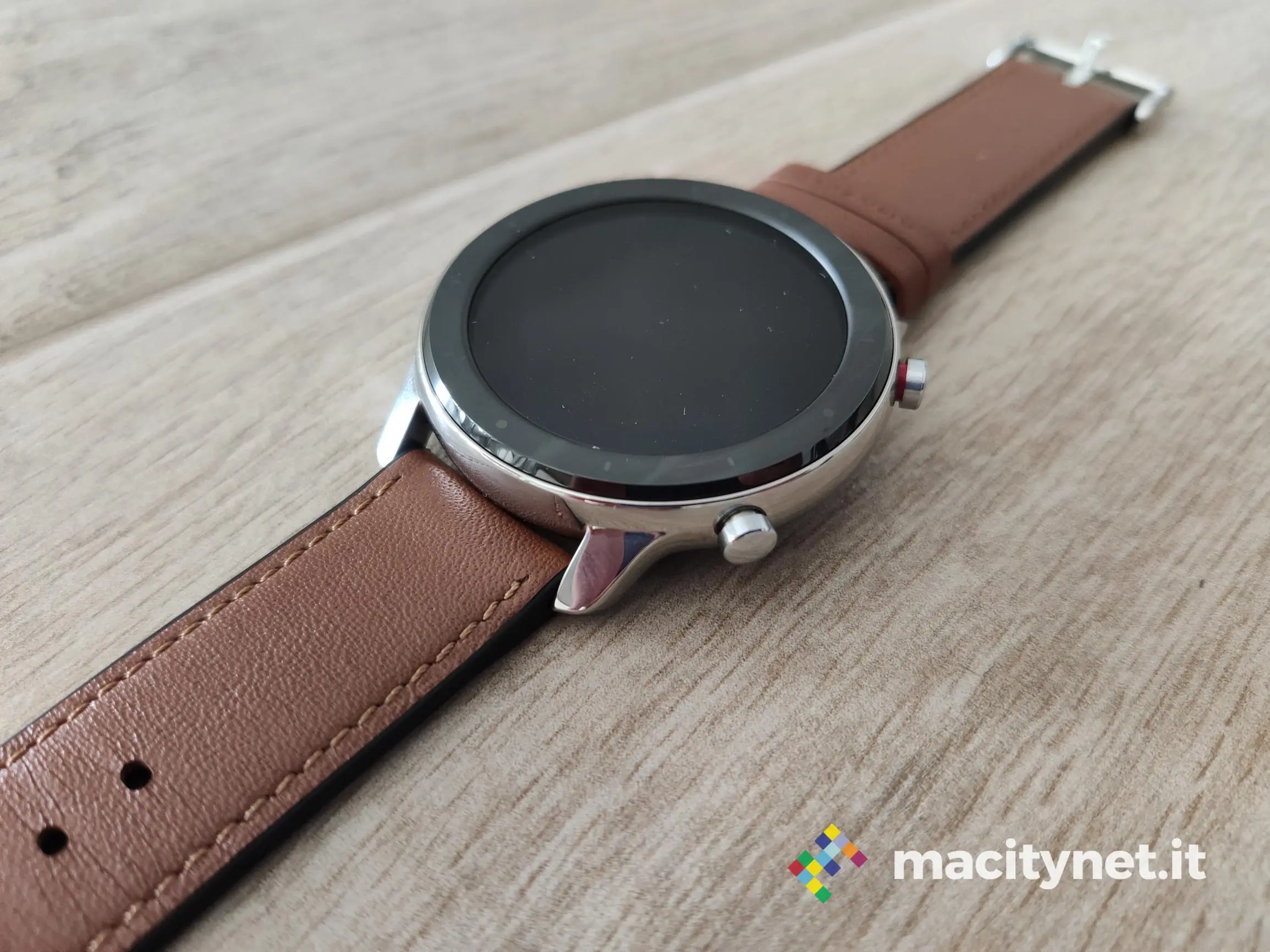 Recensione Amazfit, l’eleganza al polso Recensione Amazfit, l’eleganza al polso
