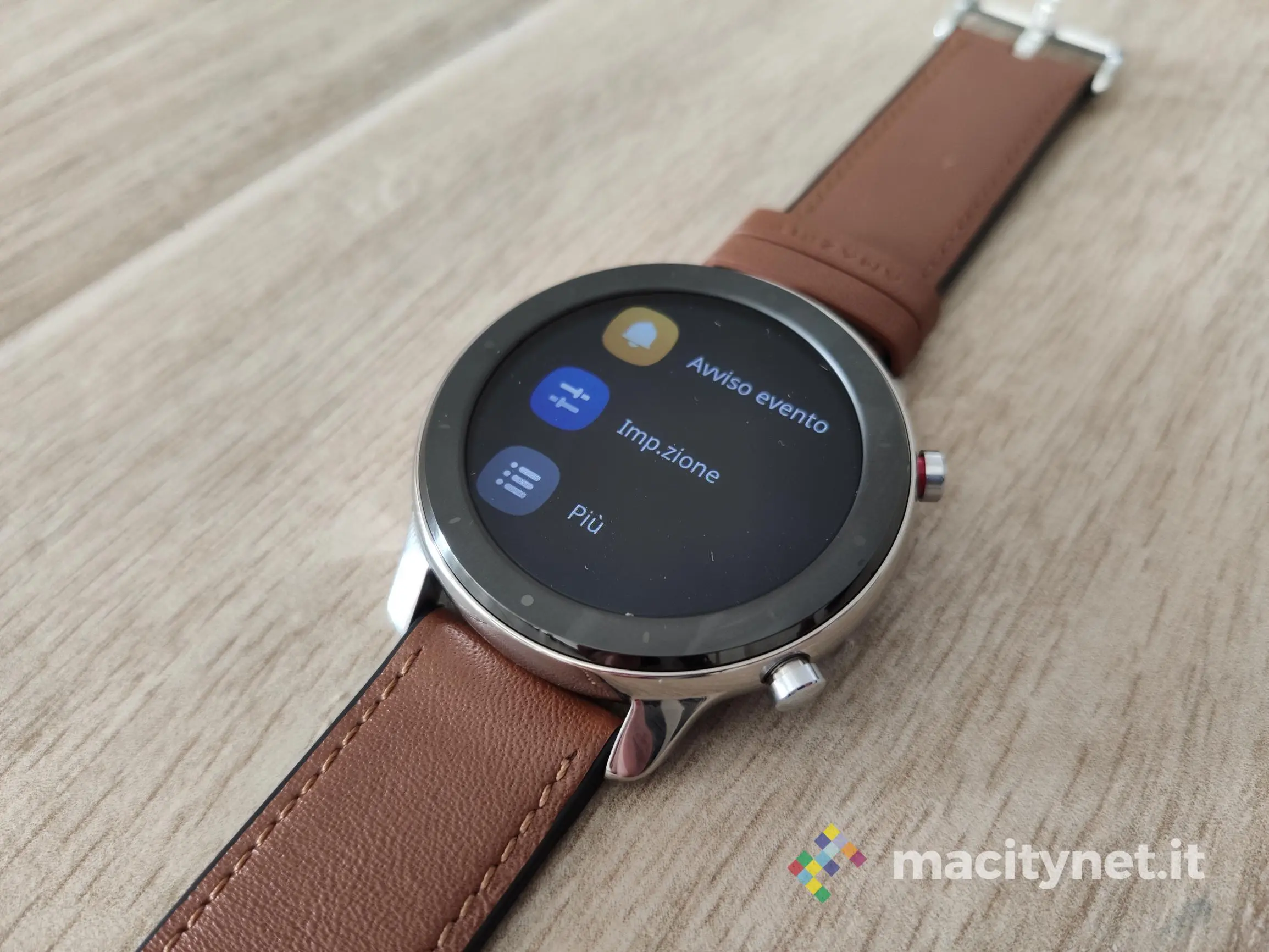 Recensione Amazfit, l’eleganza al polso Recensione Amazfit, l’eleganza al polso