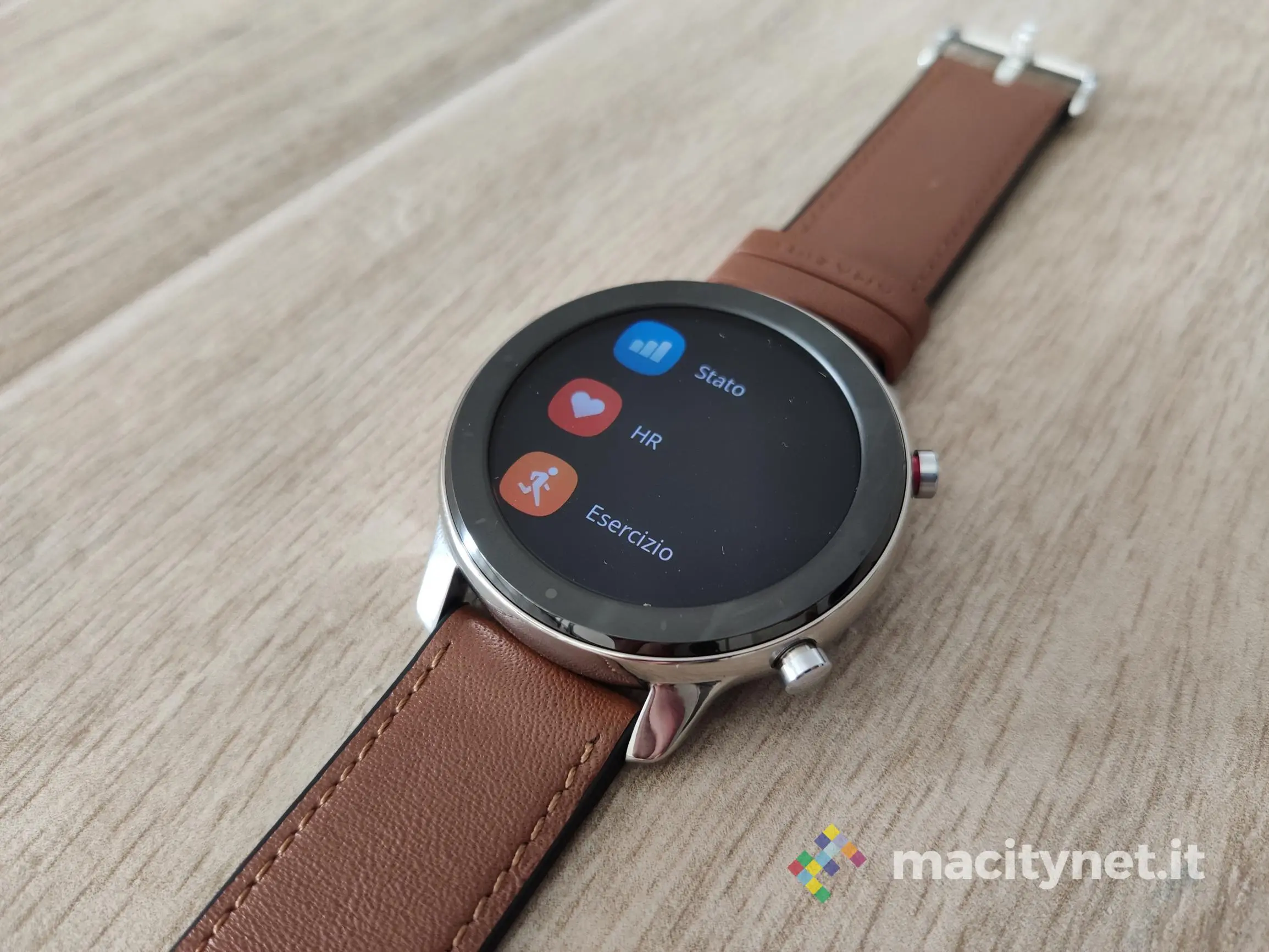 Recensione Amazfit, l’eleganza al polso Recensione Amazfit, l’eleganza al polso