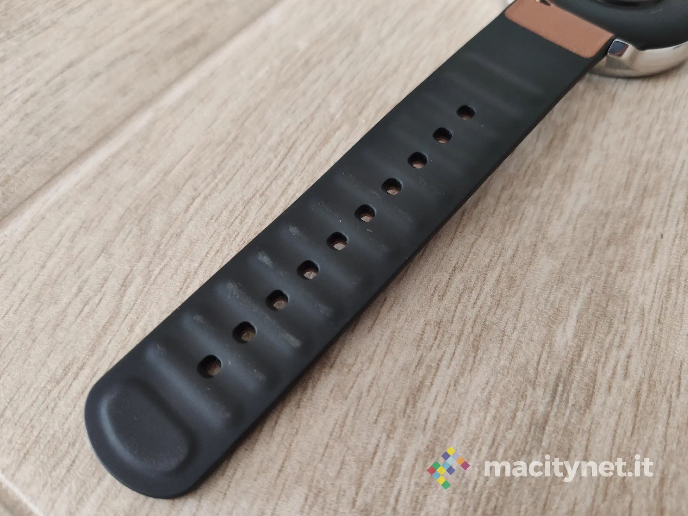Recensione Amazfit, l’eleganza al polso Recensione Amazfit, l’eleganza al polso