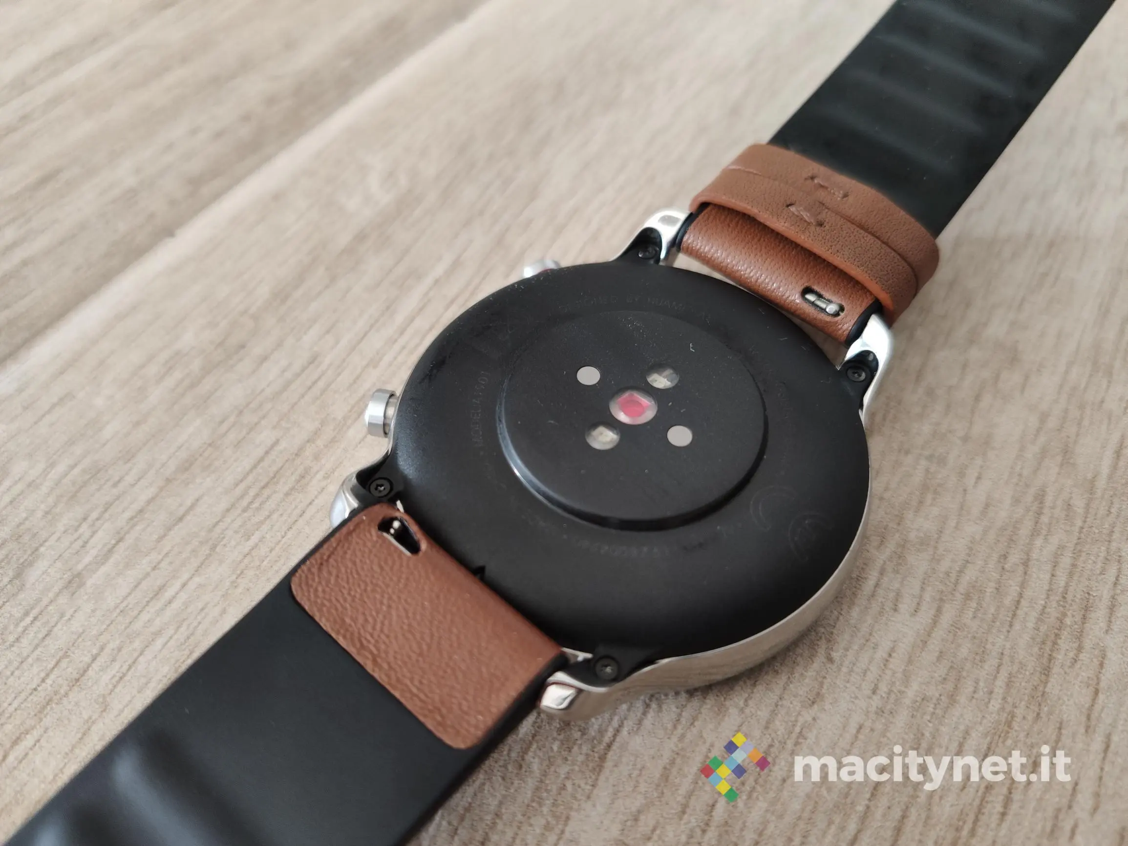 Recensione Amazfit, l’eleganza al polso Recensione Amazfit, l’eleganza al polso