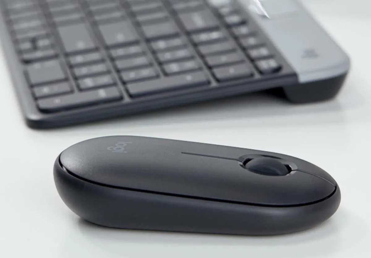 Logitech Pebble M350: il mouse piccolo e versatile con stile a 25,99 euro Logitech Pebble M350: il mouse piccolo e versatile con stile a 25,99 euro