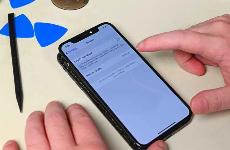 Un messaggio in iOS mostra la scritta “Servizio” quando si cambia la batteria scoraggiando la riparazione da terze parti