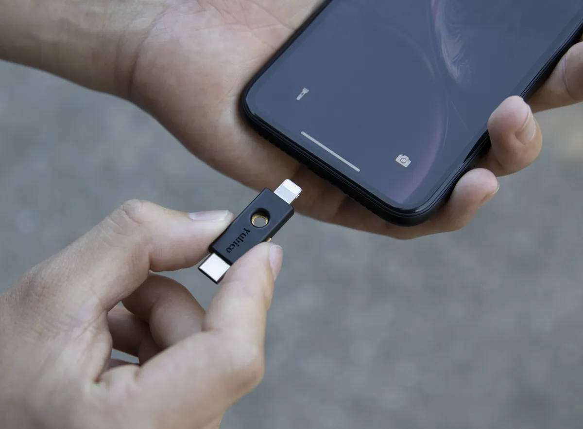 Yubico lancia la prima chiavetta di sicurezza con Lightning e USB-C Yubico lancia la prima chiavetta di sicurezza con Lightning e USB-C