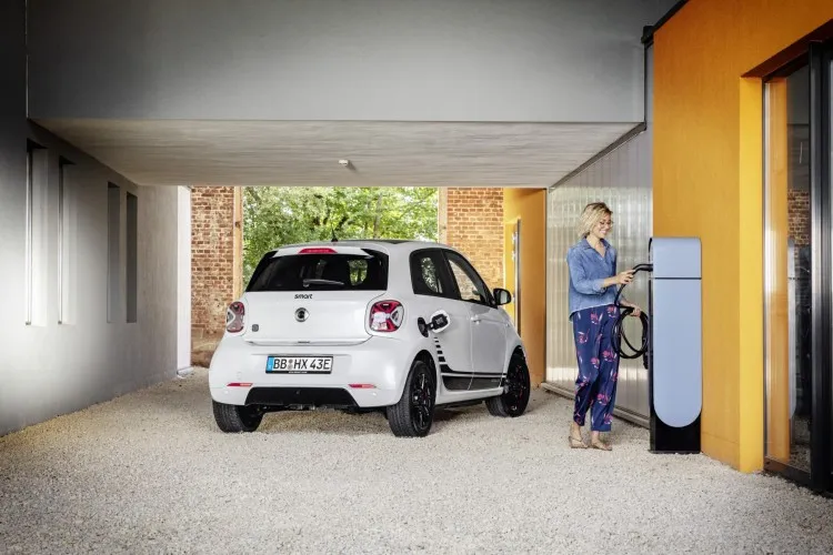 La nuova generazione di Smart è digitale e full electric