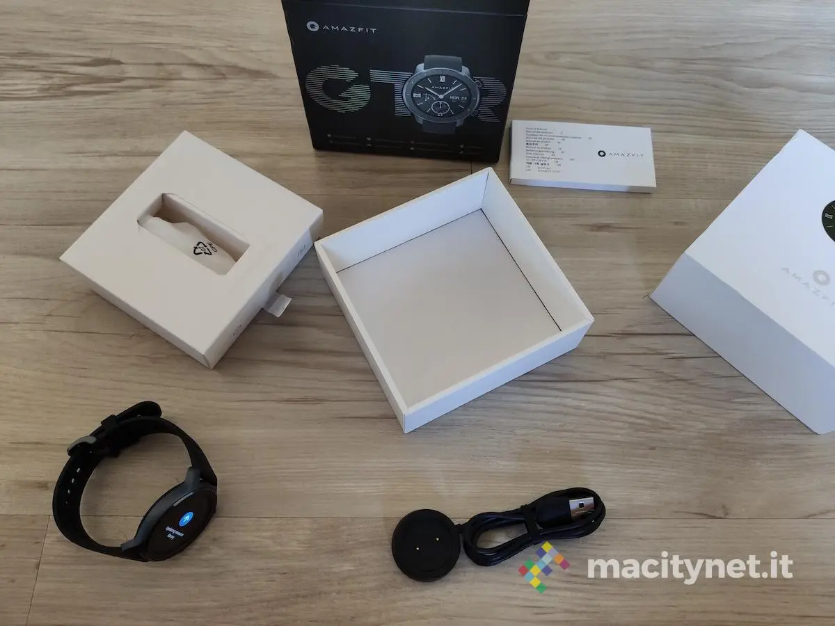 Amazfit GTR 42 mm, unboxing e prime impressioni Amazfit GTR 42 mm, unboxing e prime impressioni