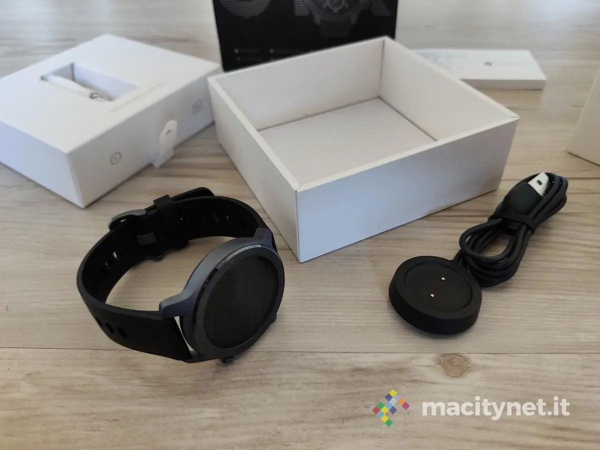 Amazfit GTR 42 mm, unboxing e prime impressioni Amazfit GTR 42 mm, unboxing e prime impressioni