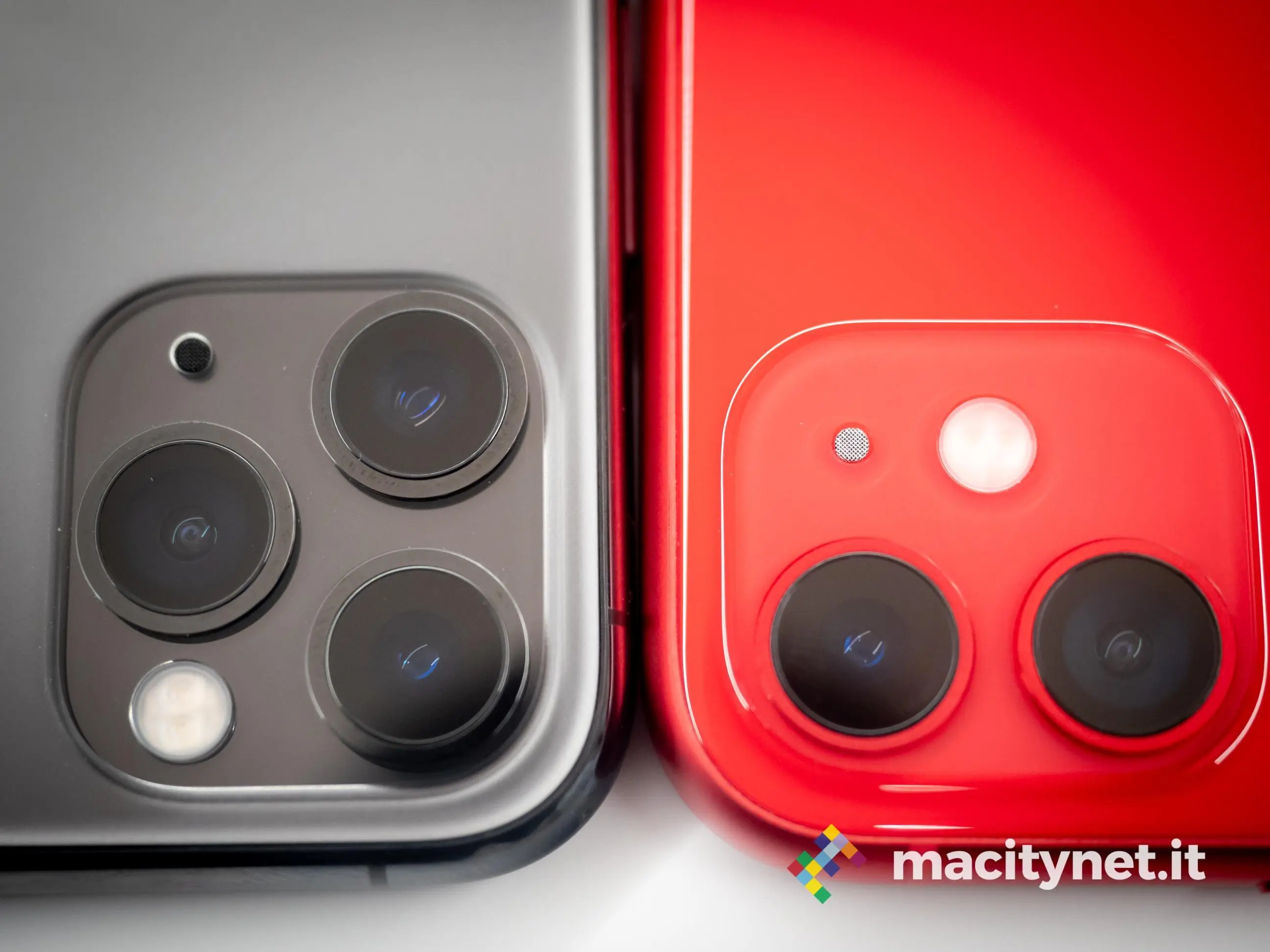 Unboxing e maxi confronto di iPhone 11 [Red], iPhone 11 Pro e Max italiani